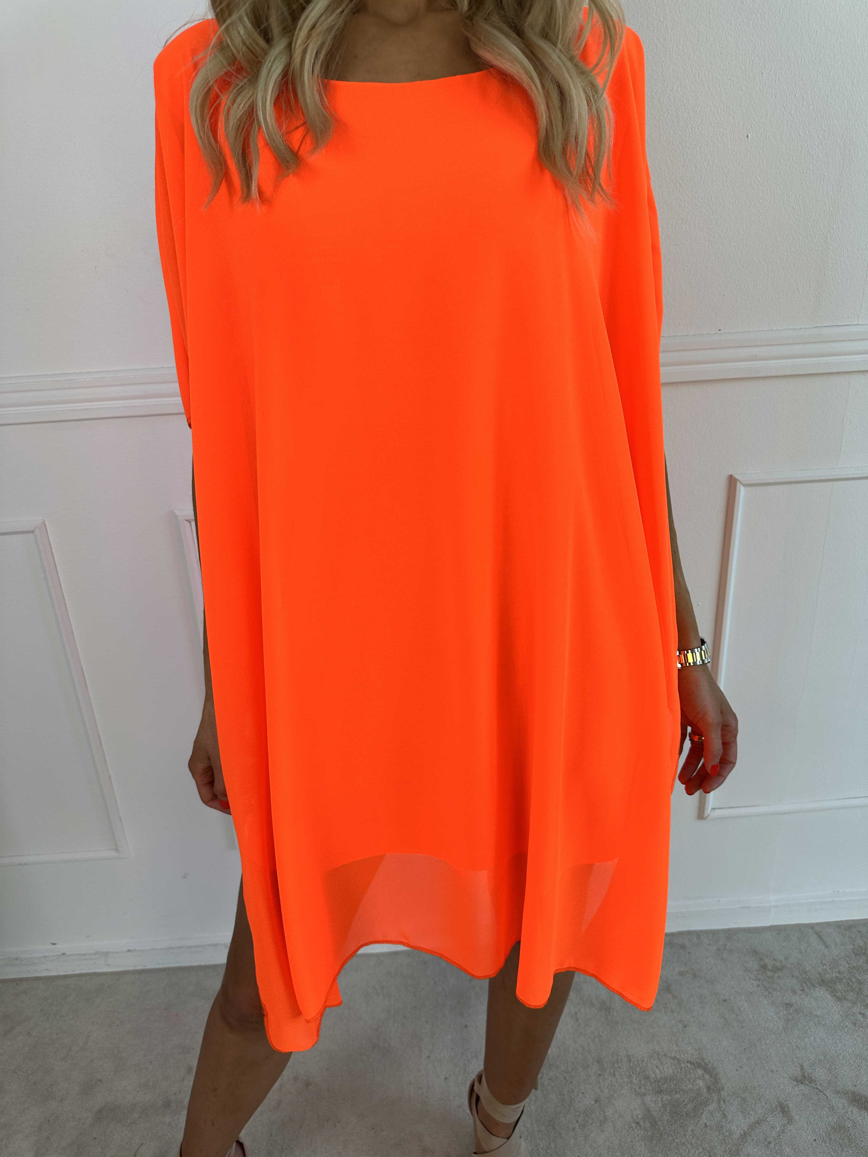 Mirabella Plain - Tunikaklänning med chiffonglager och underkjol i viskos